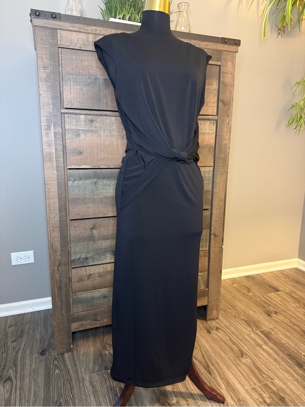 NWT Halston Giovanna Black Twisted Waist Knot Drape Cap Sleeve Gown Dress M